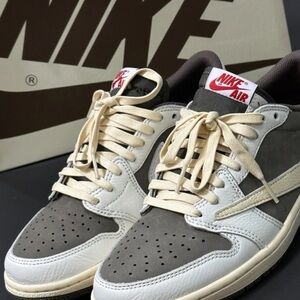 Air Jordon 1 low Travis Scott Cactus Jack Reverse Mocha